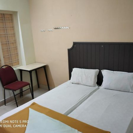Hotel Woodlands Chottanikara Екстер'єр фото