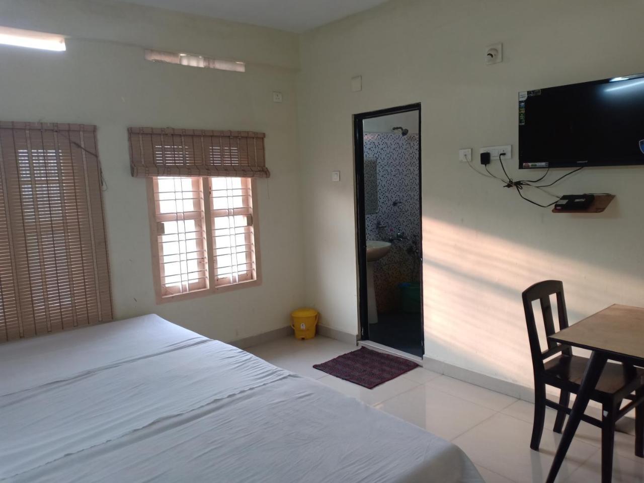 Hotel Woodlands Chottanikara Екстер'єр фото